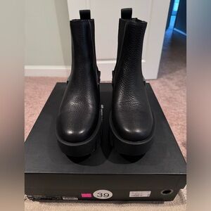 United Nude “Grip Chelsea Lo II” Brand new. Size 9 (39)